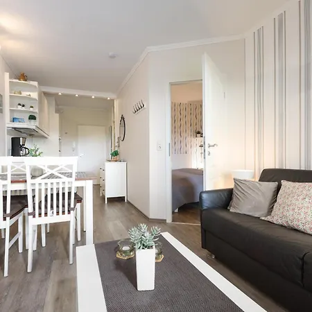 Haus Schleswig Kuestenanker * Holm (Plon)